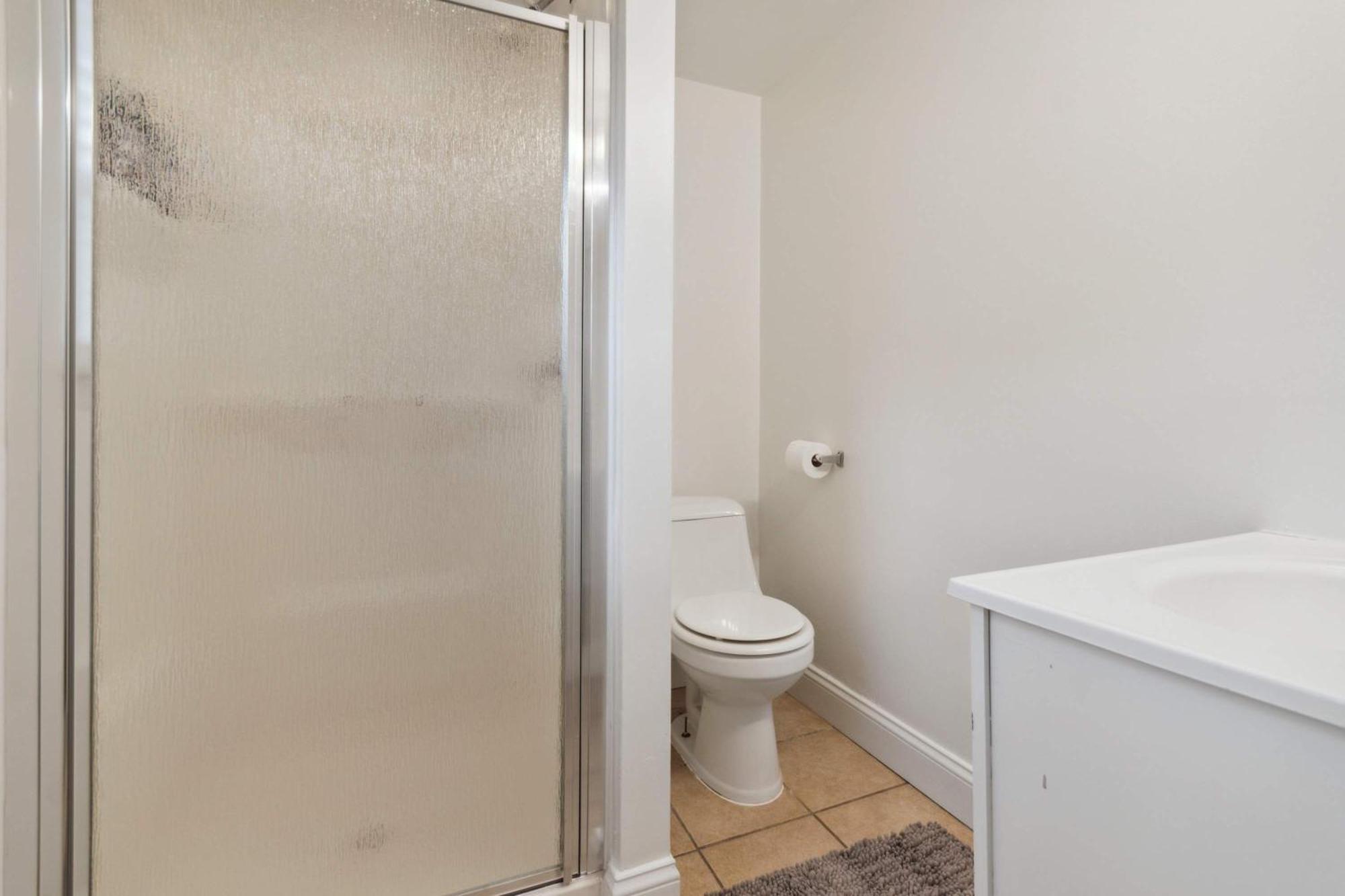 Corner Rowhome With Parking Sleeps 8 Bala Cynwyd