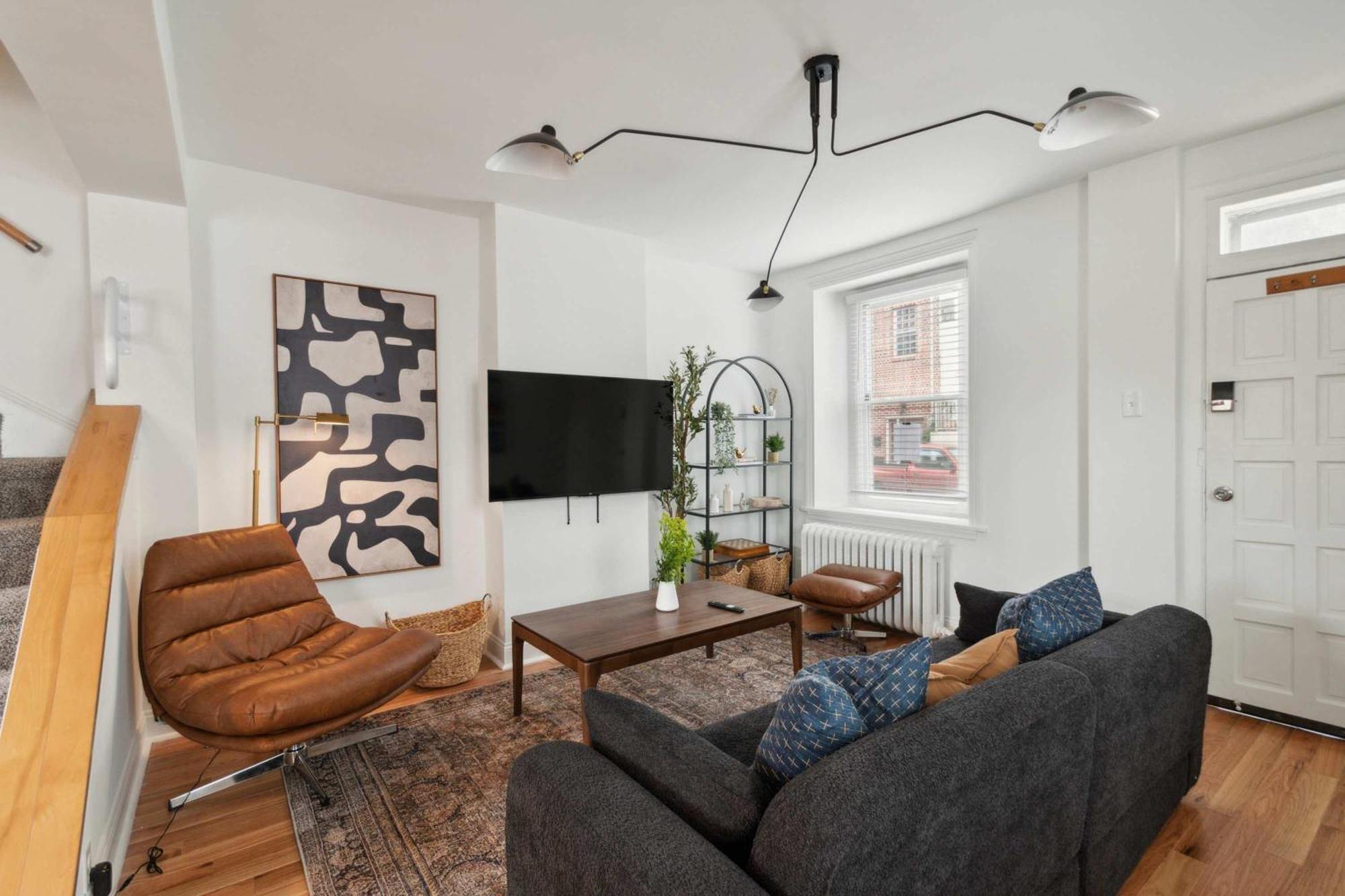 Corner Rowhome With Parking Sleeps 8 * Bala Cynwyd